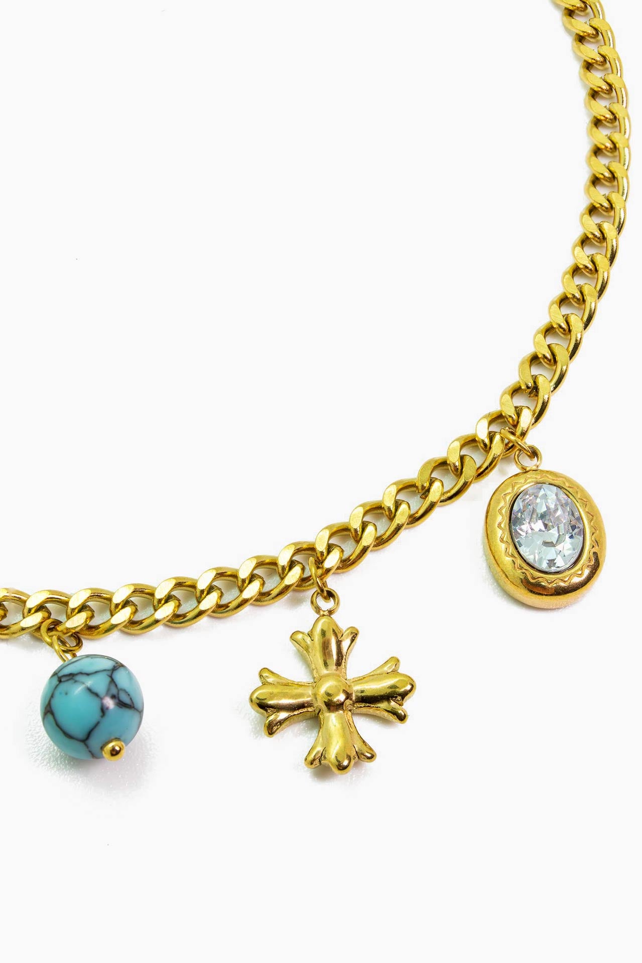 Náhrdelník s lvem a tyrkysovými akcenty a krystalovými detaily