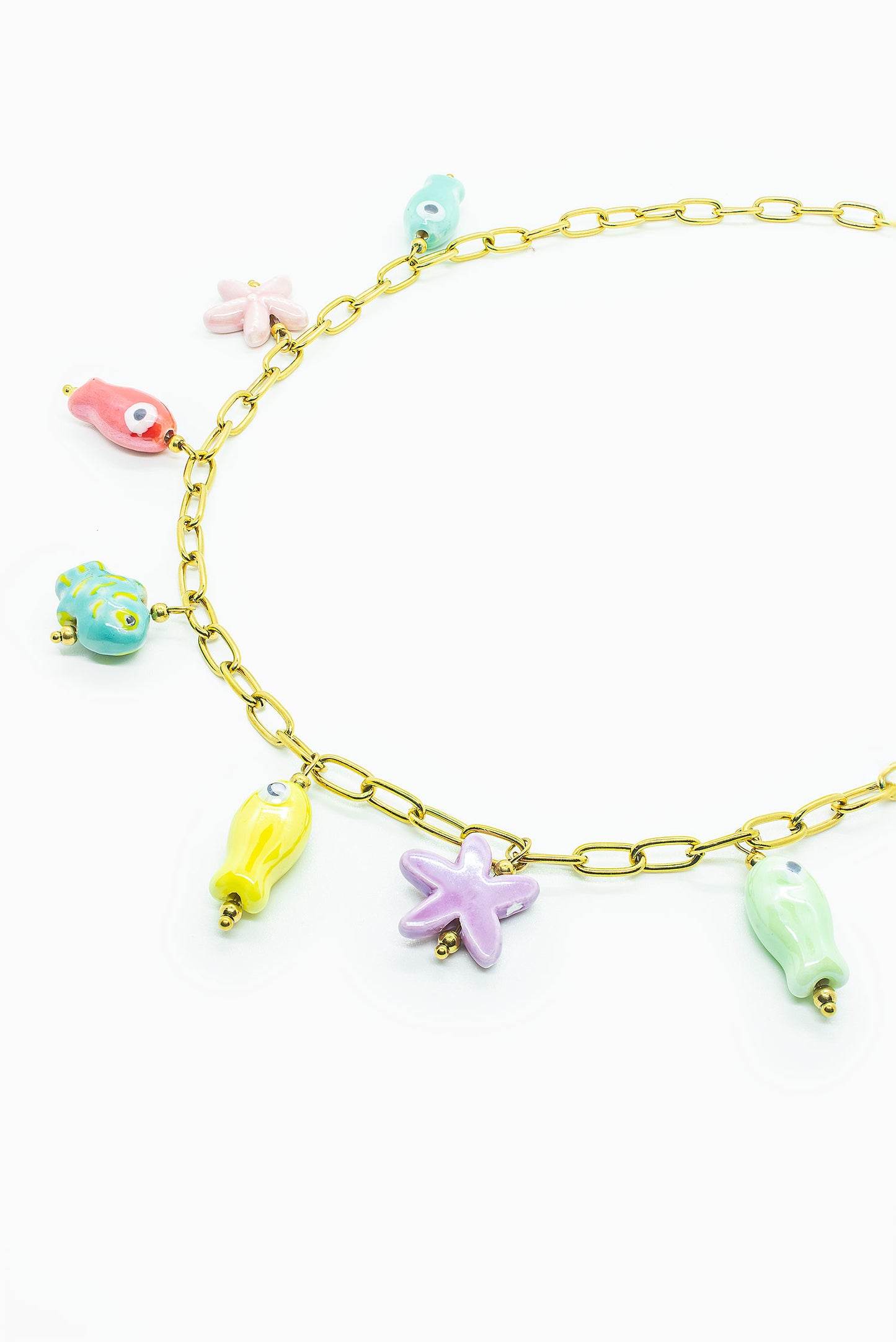 Náhrdelník s barevnými mořskými přívěsky a keramickými rybičkami