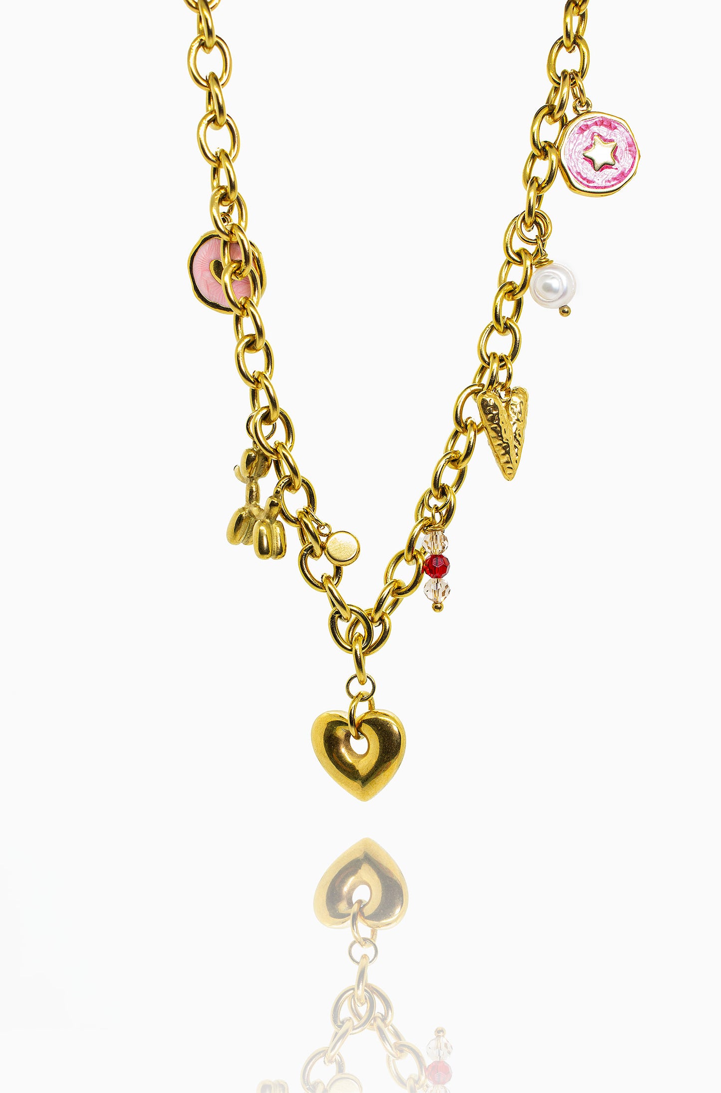 Zlatý náhrdelník se srdíčkem a drobnými přívěsky