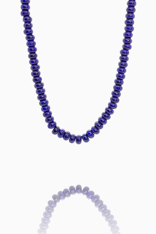 Náhrdelník s modrými korálky a zlatým zapínáním