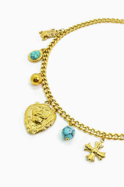 Náhrdelník s lvem a tyrkysovými akcenty a krystalovými detaily