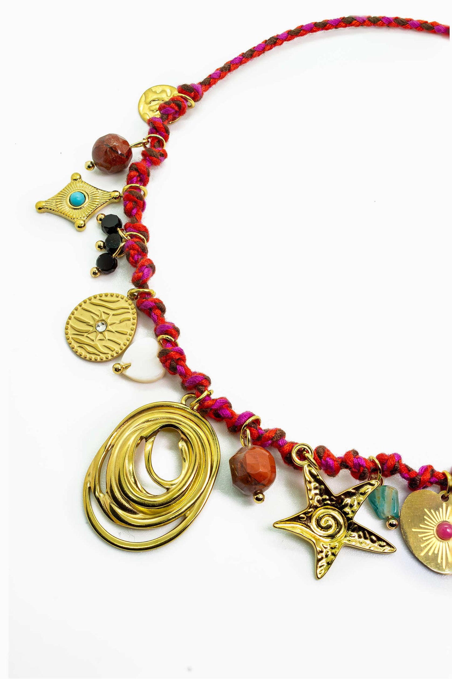 Zlatý náhrdelník s prsteny a hvězdicemi a mincemi