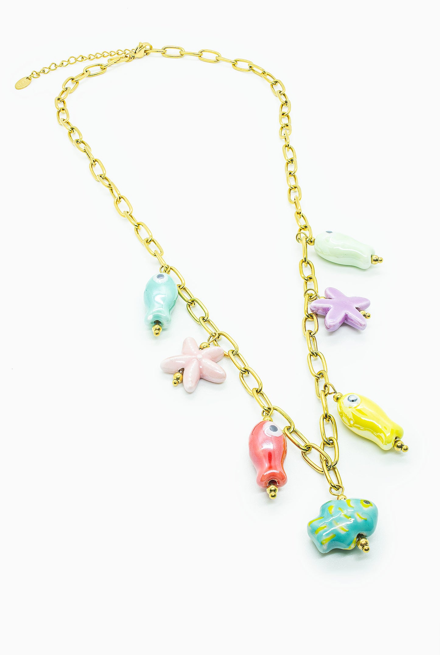 Náhrdelník s barevnými mořskými přívěsky a keramickými rybičkami