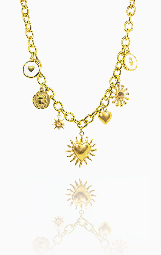 Náhrdelník se slunečními přívěsky a symbolem srdce